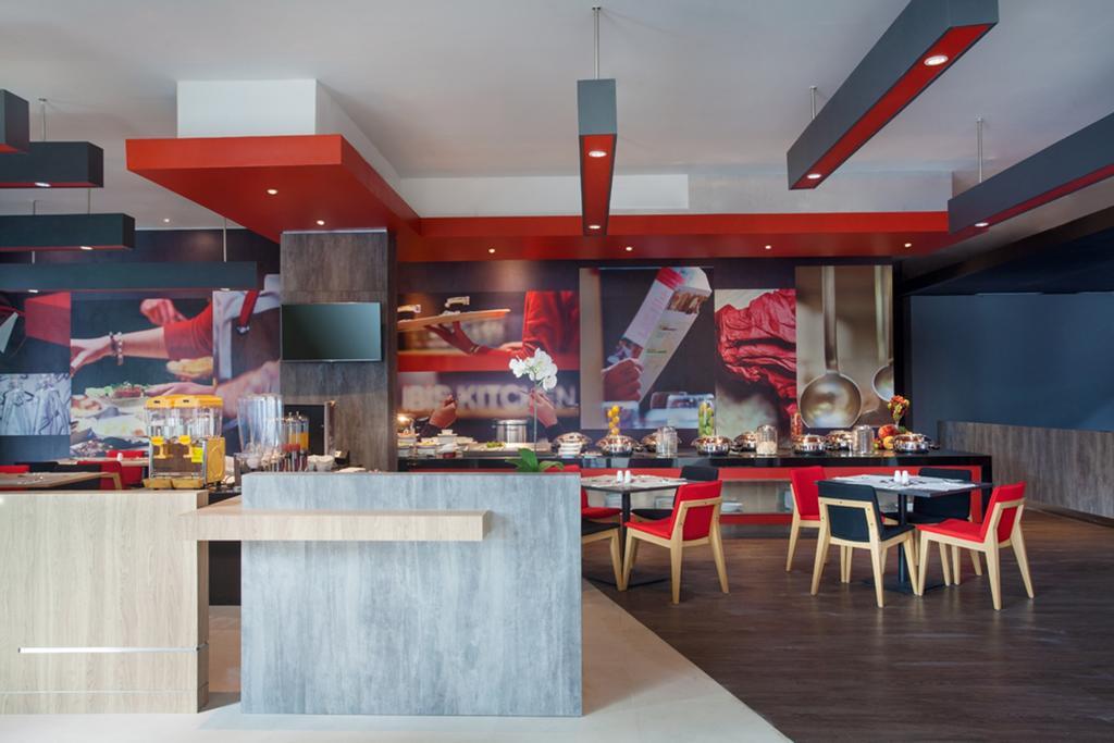 Ibis Makassar City Center Eksteriør bilde