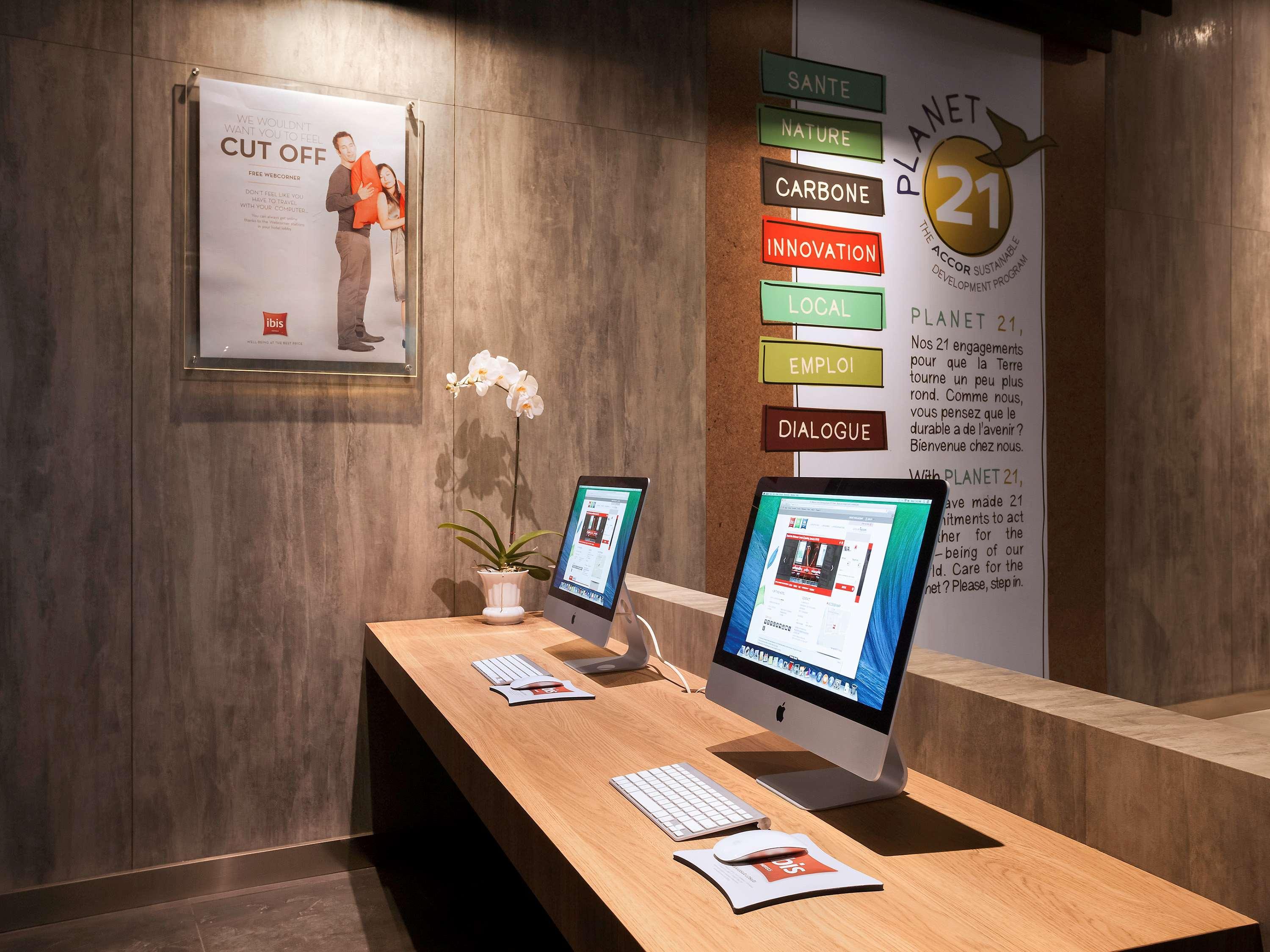 Ibis Makassar City Center Eksteriør bilde
