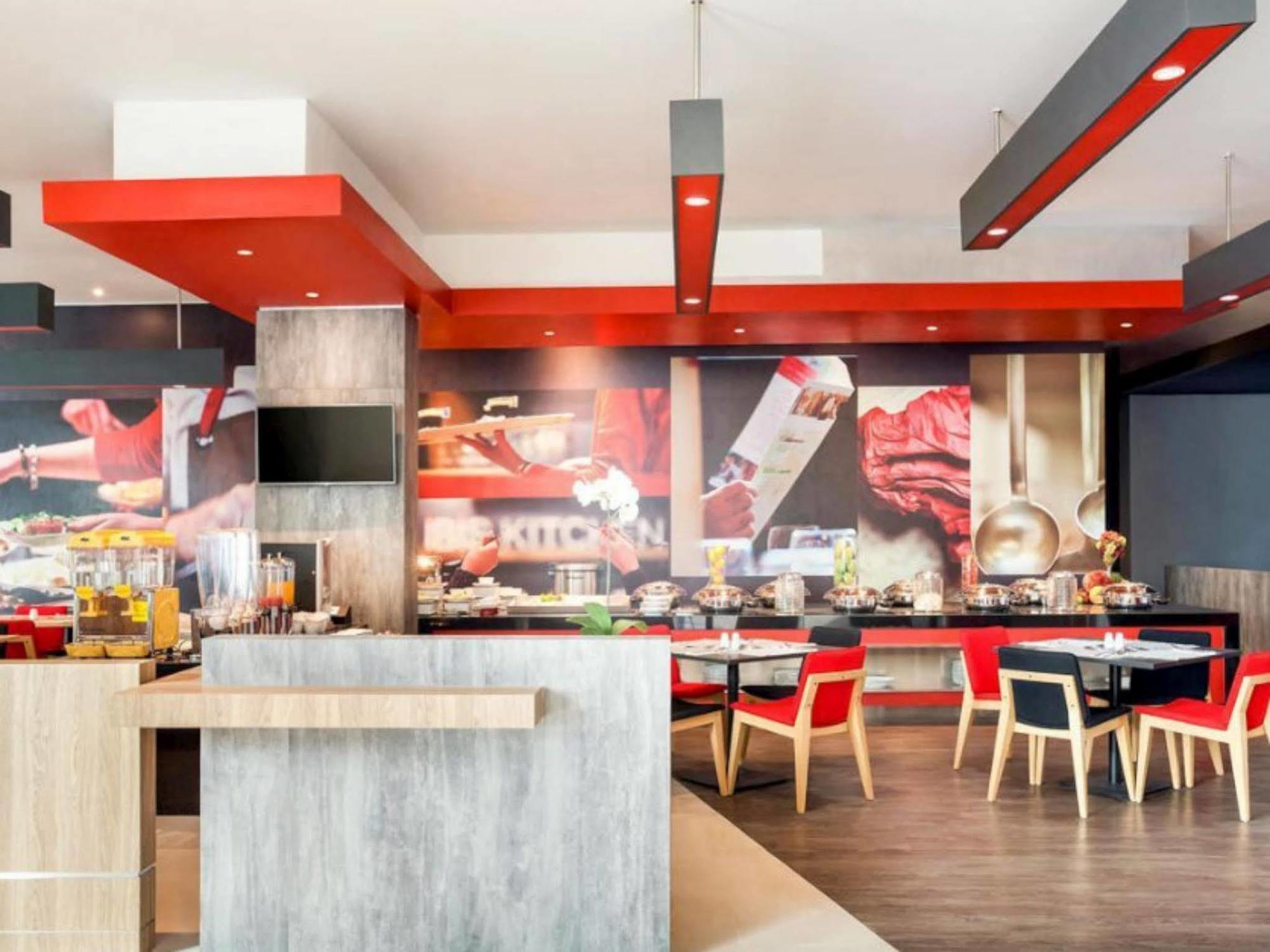 Ibis Makassar City Center Eksteriør bilde